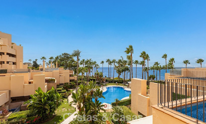 Modern penthouse te koop in een eerstelijnsstrandcomplex aan de New Golden Mile tussen Marbella en Estepona 805399