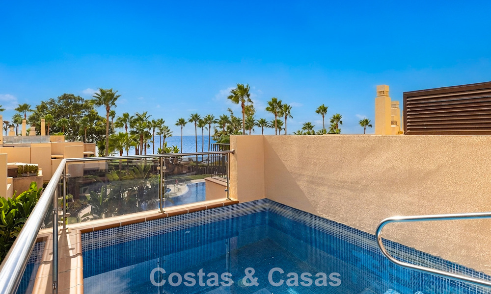 Modern penthouse te koop in een eerstelijnsstrandcomplex aan de New Golden Mile tussen Marbella en Estepona 805400