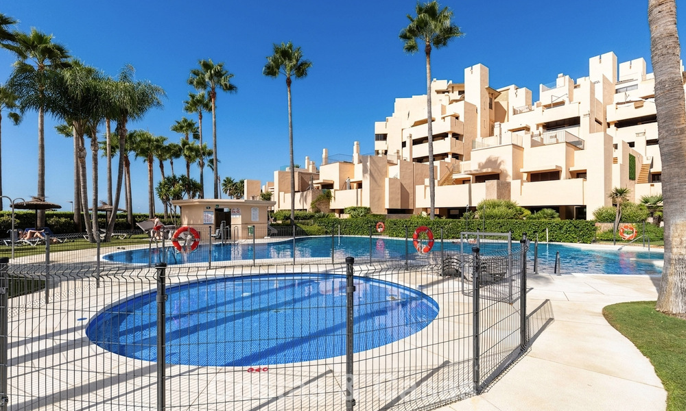 Modern penthouse te koop in een eerstelijnsstrandcomplex aan de New Golden Mile tussen Marbella en Estepona 805448