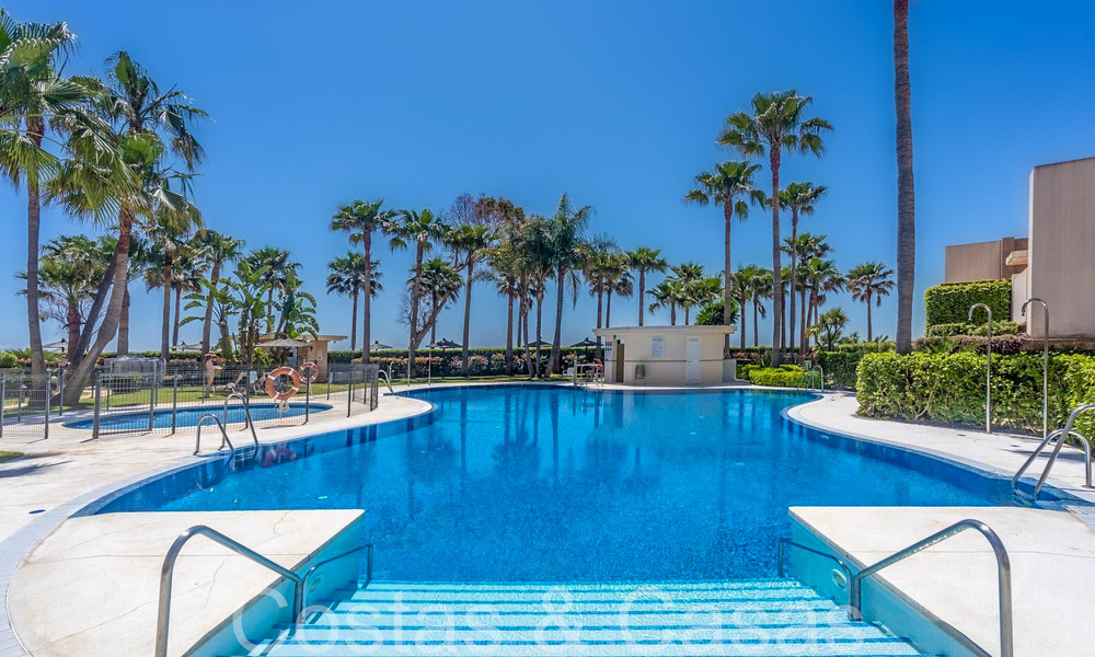 Modern penthouse te koop in een eerstelijnsstrandcomplex aan de New Golden Mile tussen Marbella en Estepona 805456