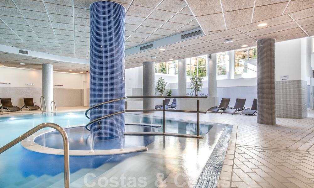 Modern penthouse te koop in een eerstelijnsstrandcomplex aan de New Golden Mile tussen Marbella en Estepona 805458