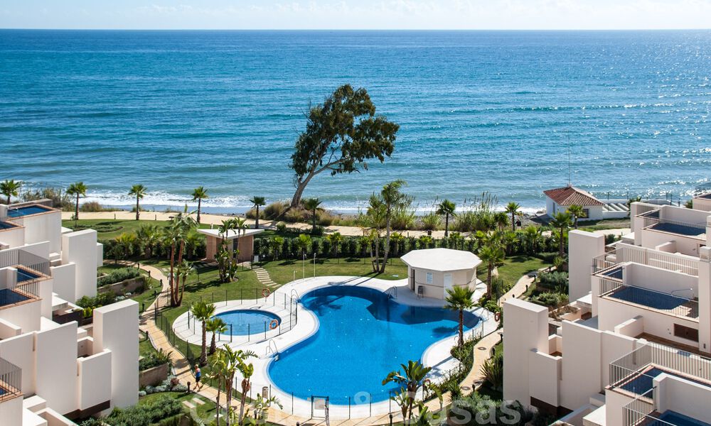 Modern penthouse te koop in een eerstelijnsstrandcomplex aan de New Golden Mile tussen Marbella en Estepona 805463