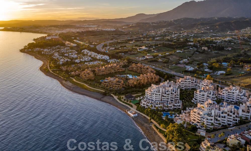 Modern penthouse te koop in een eerstelijnsstrandcomplex aan de New Golden Mile tussen Marbella en Estepona 805466
