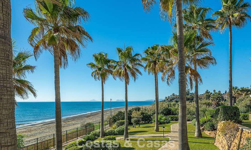 Prestigieus penthouse met formidabel terras te koop in een strandcomplex op de New Golden Mile, Marbella - Estepona 805105