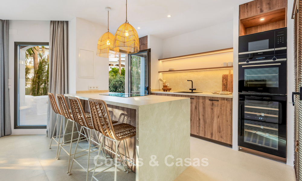 Appartementen te koop in een eerstelijns strandcomplex in Elviria, Oost-Marbella 805131