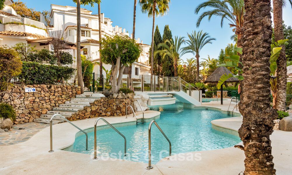 Appartementen te koop in een eerstelijns strandcomplex in Elviria, Oost-Marbella 805133