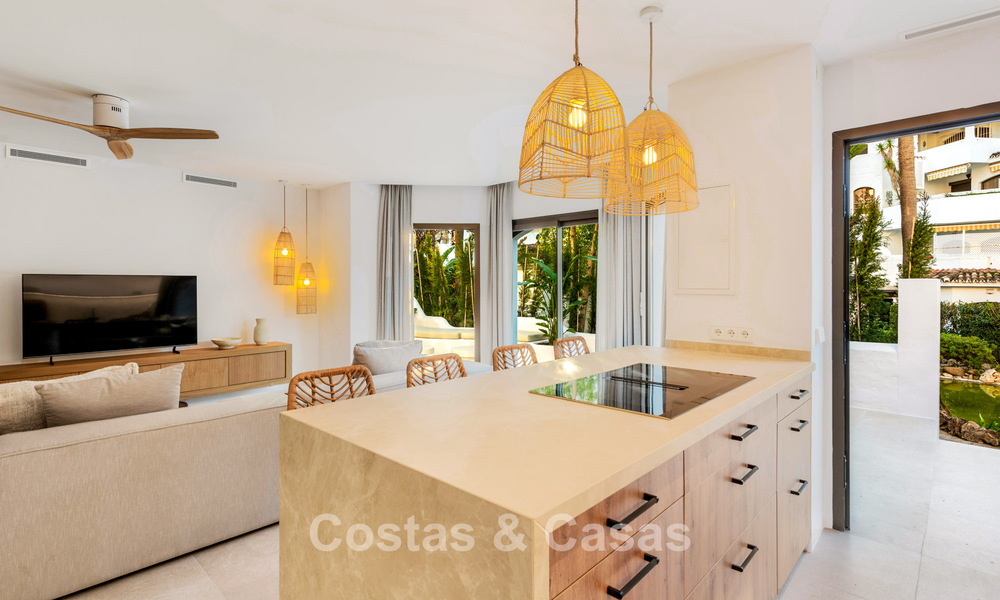 Appartementen te koop in een eerstelijns strandcomplex in Elviria, Oost-Marbella 805134