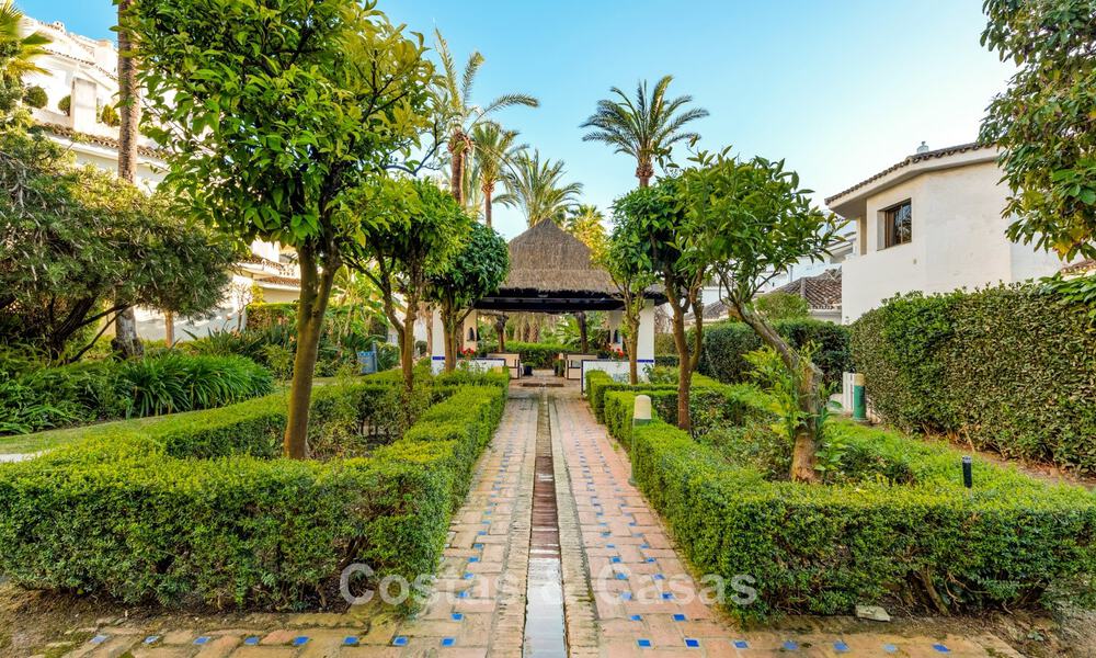 Appartementen te koop in een eerstelijns strandcomplex in Elviria, Oost-Marbella 805137