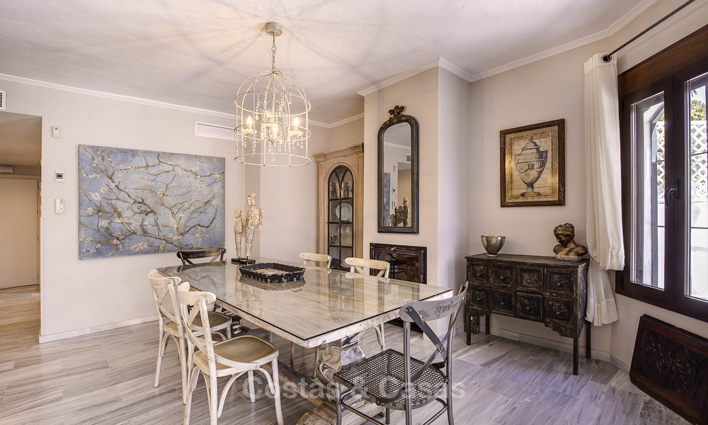 Appartementen te koop in een eerstelijns strandcomplex in Elviria, Oost-Marbella 805164