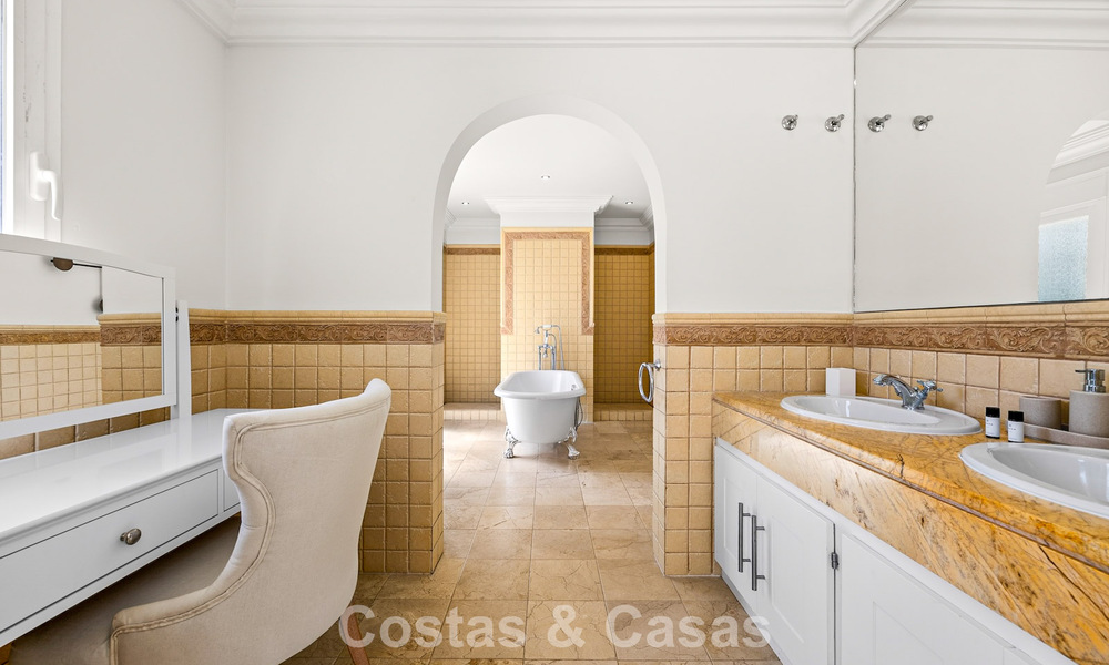 Royale, Mediterrane luxevilla te koop aan de golfbaan in La Quinta, Marbella - Benahavis 805557