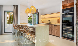 Appartementen te koop in “Golden Beach” een eerstelijns strandcomplex in Elviria, Oost-Marbella 805258 