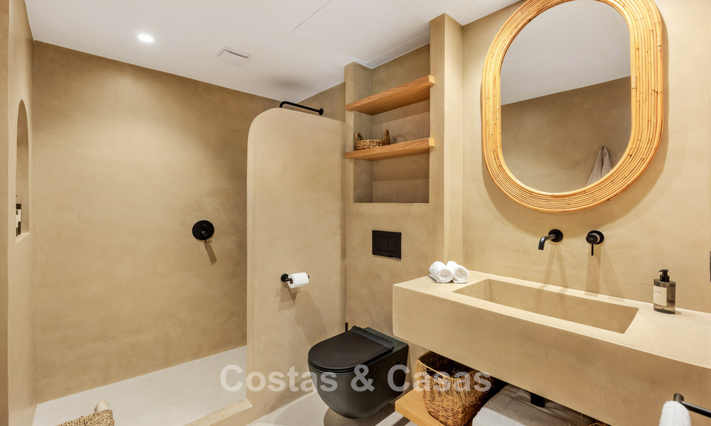 Appartementen te koop in “Golden Beach” een eerstelijns strandcomplex in Elviria, Oost-Marbella 805260