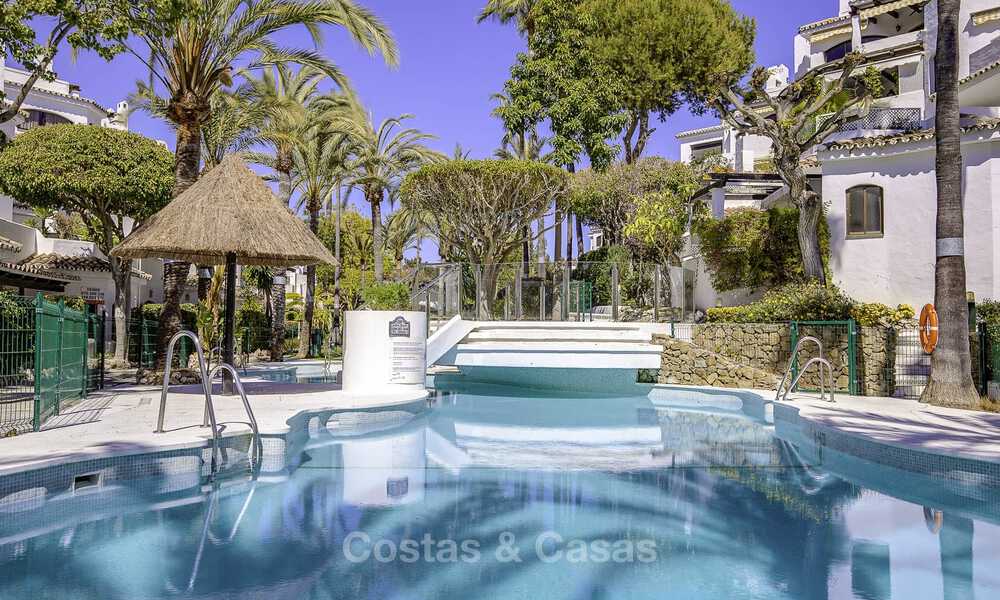 Appartementen te koop in “Golden Beach” een eerstelijns strandcomplex in Elviria, Oost-Marbella 805266