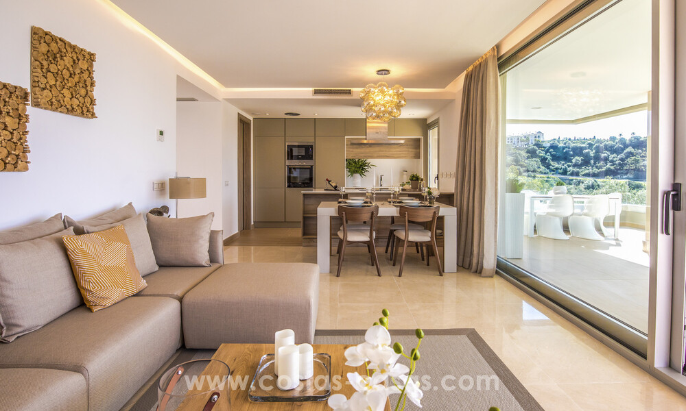 Moderne luxe appartementen te koop met zeezicht in Botanic, een beveiligde urbanisatie in Benahavis - Marbella 805484