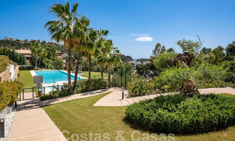 Moderne luxe appartementen te koop met zeezicht in Botanic, een beveiligde urbanisatie in Benahavis - Marbella 805486