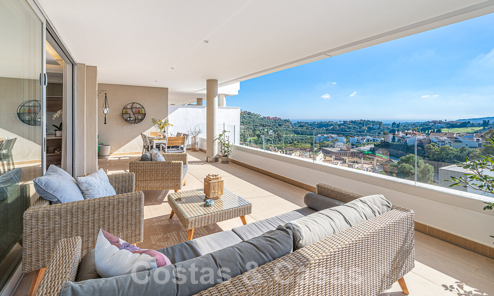 Moderne luxe appartementen te koop met zeezicht in Botanic, een beveiligde urbanisatie in Benahavis - Marbella 805488