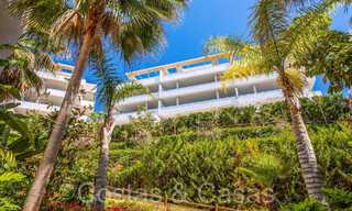 Moderne luxe appartementen te koop met zeezicht in Botanic, een beveiligde urbanisatie in Benahavis - Marbella 805492 