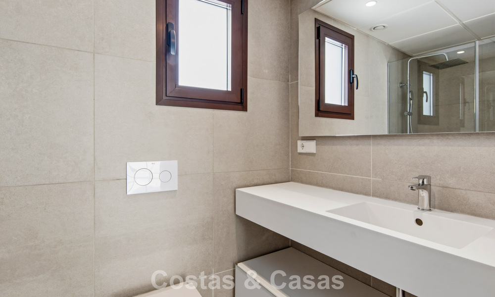5 exclusieve geschakelde woningen te koop in het charmant oud-centrum van Estepona 805617
