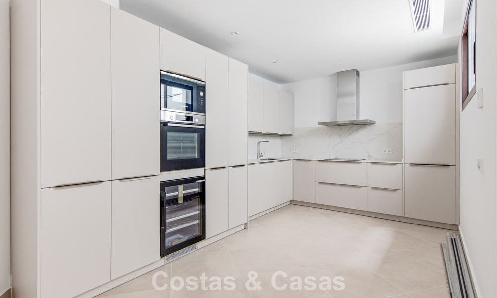 5 exclusieve geschakelde woningen te koop in het charmant oud-centrum van Estepona 805631