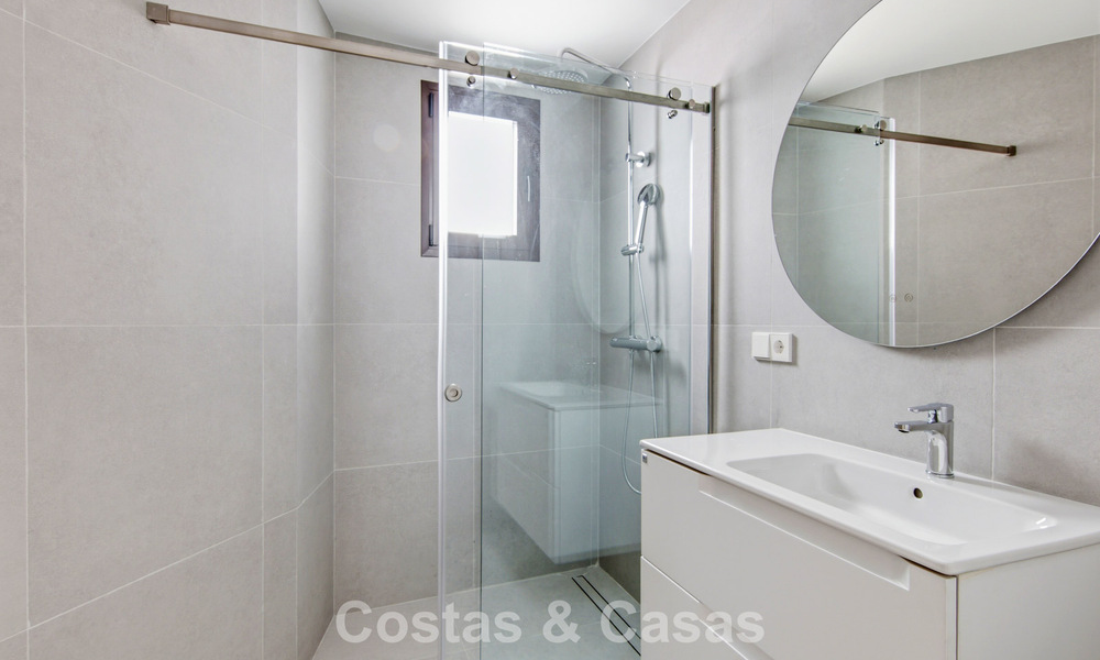 5 exclusieve geschakelde woningen te koop in het charmant oud-centrum van Estepona 805632