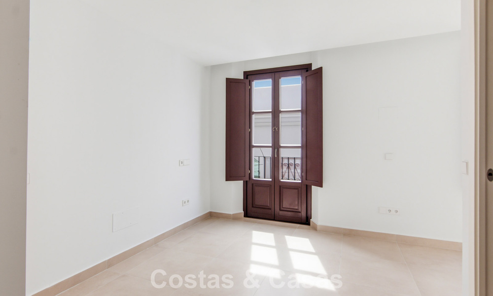 5 exclusieve geschakelde woningen te koop in het charmant oud-centrum van Estepona 805633
