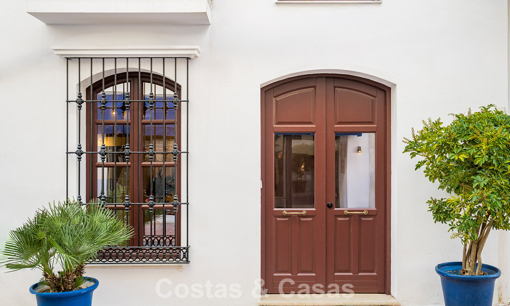 5 exclusieve geschakelde woningen te koop in het charmant oud-centrum van Estepona 805669