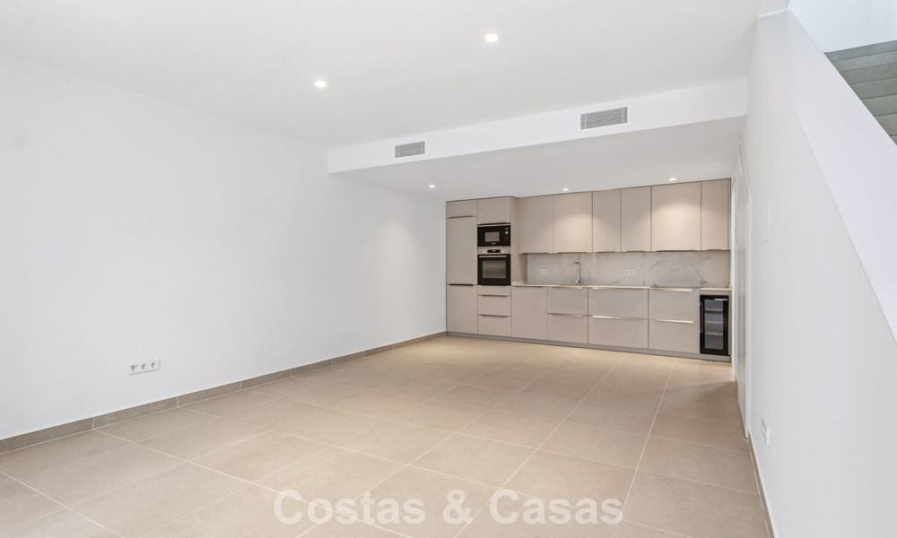 5 exclusieve geschakelde woningen te koop in het charmant oud-centrum van Estepona 806302