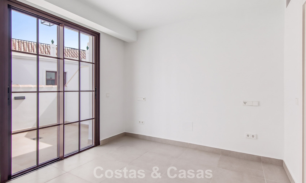 5 exclusieve geschakelde woningen te koop in het charmant oud-centrum van Estepona 806307