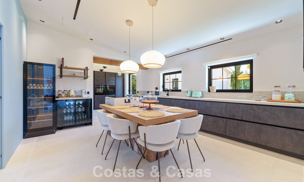 Luxueuze, gelijkvloerse villa met verwarmd zwembad te koop, beachside nabij Puerto Banus en San Pedro, Marbella 805797
