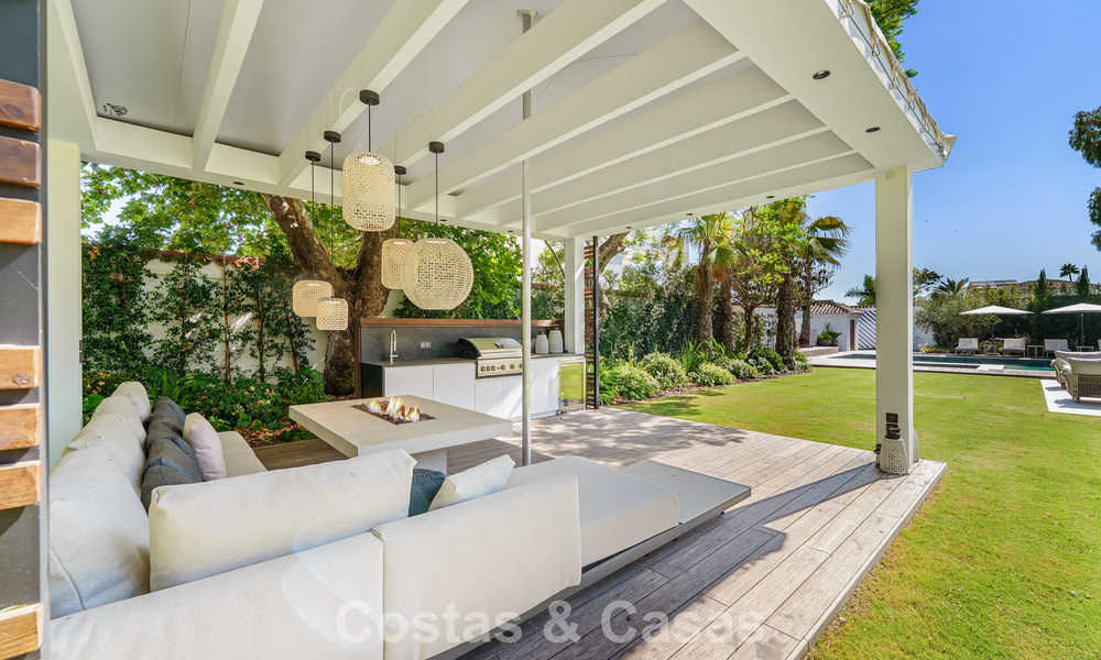 Luxueuze, gelijkvloerse villa met verwarmd zwembad te koop, beachside nabij Puerto Banus en San Pedro, Marbella 805836