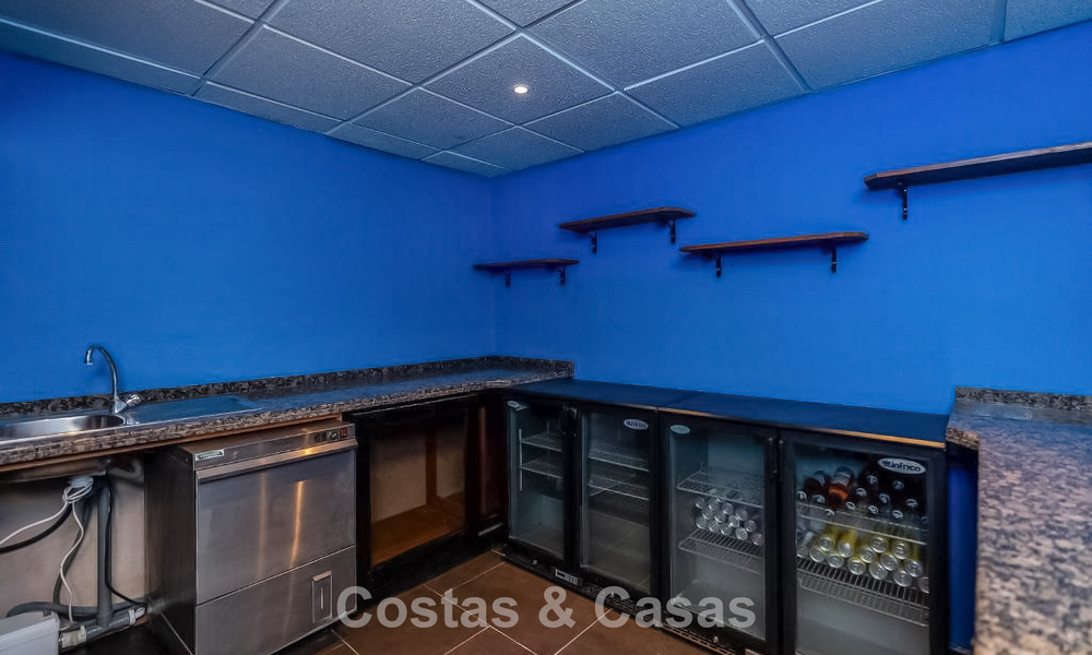 Moderne Spaanse villa met een groot zwembad te koop in Nueva Andalucia, Marbella 805920