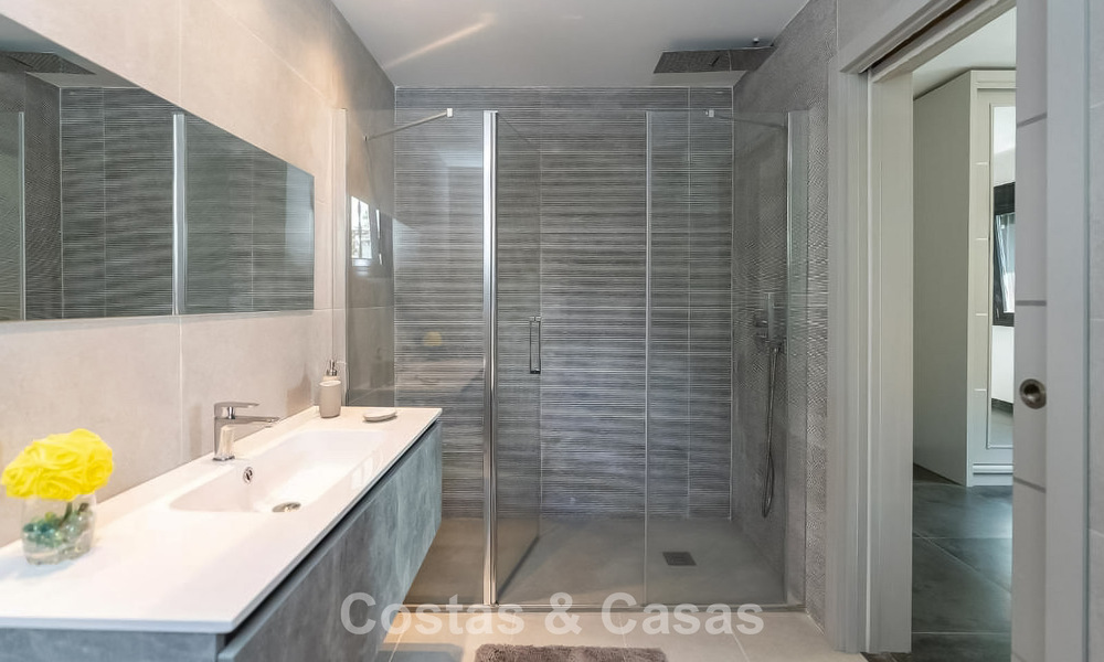 Moderne Spaanse villa met een groot zwembad te koop in Nueva Andalucia, Marbella 805921
