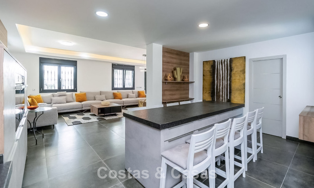 Moderne Spaanse villa met een groot zwembad te koop in Nueva Andalucia, Marbella 805922