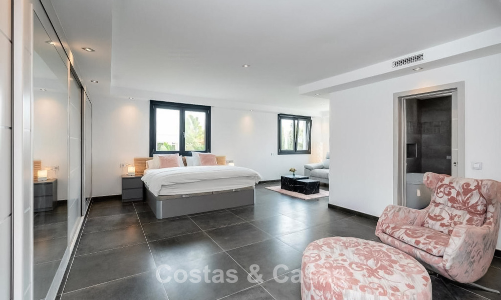 Moderne Spaanse villa met een groot zwembad te koop in Nueva Andalucia, Marbella 805933