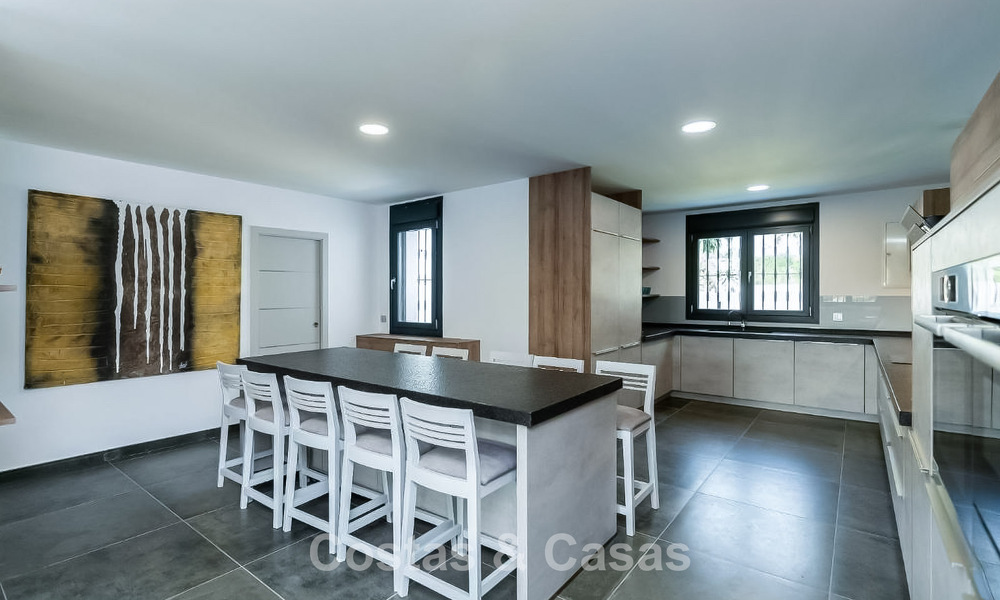 Moderne Spaanse villa met een groot zwembad te koop in Nueva Andalucia, Marbella 805938