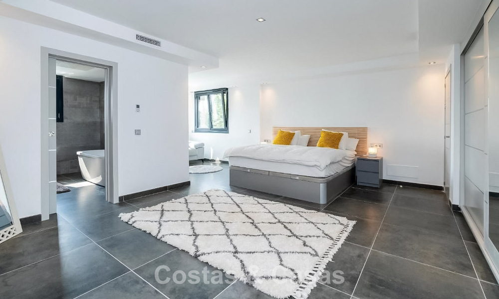 Moderne Spaanse villa met een groot zwembad te koop in Nueva Andalucia, Marbella 805942