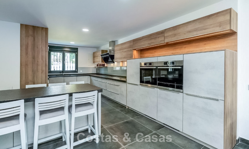Moderne Spaanse villa met een groot zwembad te koop in Nueva Andalucia, Marbella 805944