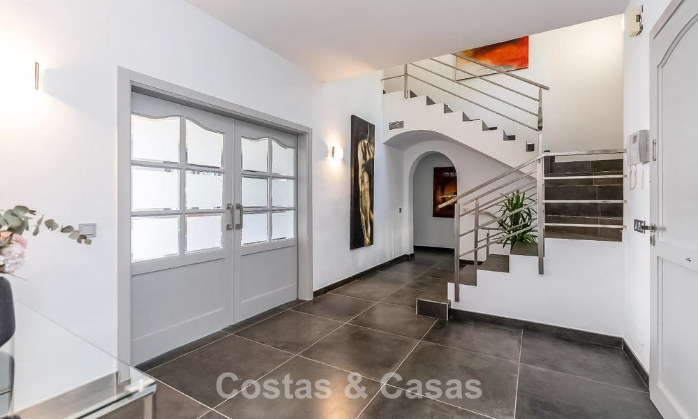 Moderne Spaanse villa met een groot zwembad te koop in Nueva Andalucia, Marbella 805950