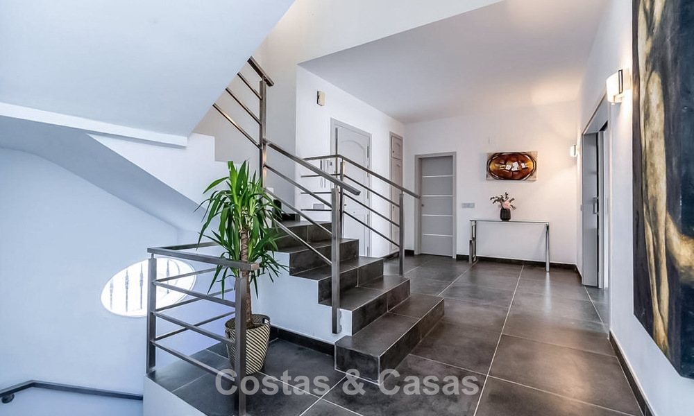 Moderne Spaanse villa met een groot zwembad te koop in Nueva Andalucia, Marbella 805953