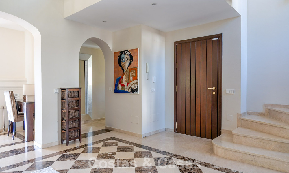 Ruime, Andalusische villa met zeezicht te koop in El Rosario, ten oosten van Marbella centrum 805956