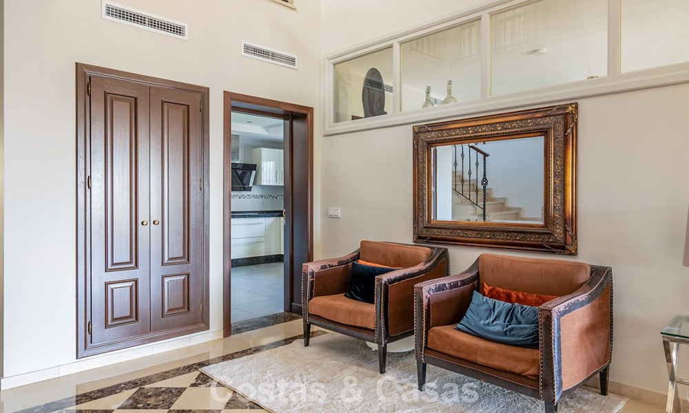 Ruime, Andalusische villa met zeezicht te koop in El Rosario, ten oosten van Marbella centrum 805957
