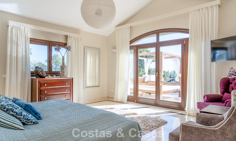 Ruime, Andalusische villa met zeezicht te koop in El Rosario, ten oosten van Marbella centrum 805965