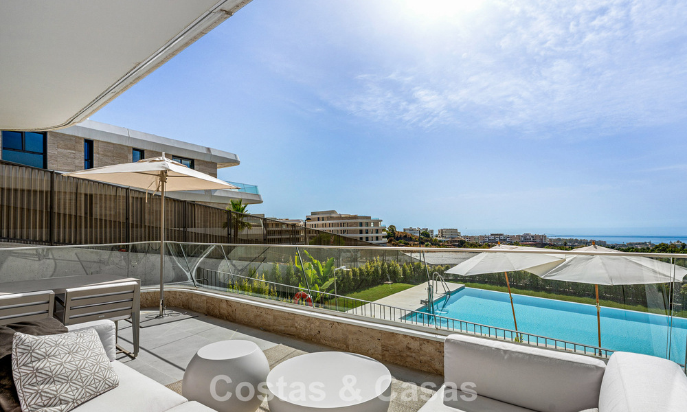 Nieuw duplex appartement met panoramisch zeezicht te koop op de New Golden Mile tussen Marbella en Estepona 806136