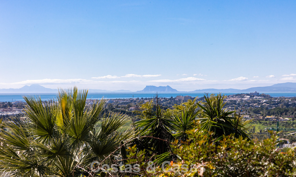 Volledig gerenoveerd appartement met panoramisch zeezicht te koop in de golfvallei van Nueva Andalucia, Marbella 806161