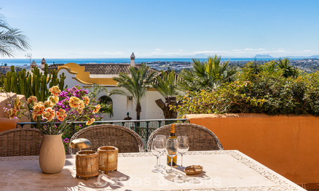 Volledig gerenoveerd appartement met panoramisch zeezicht te koop in de golfvallei van Nueva Andalucia, Marbella 806162