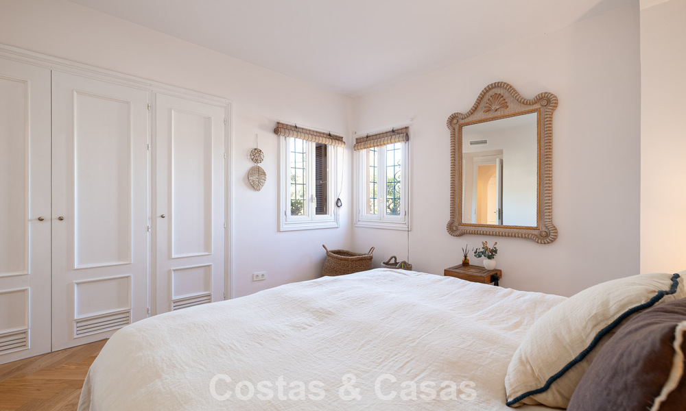Volledig gerenoveerd appartement met panoramisch zeezicht te koop in de golfvallei van Nueva Andalucia, Marbella 806169