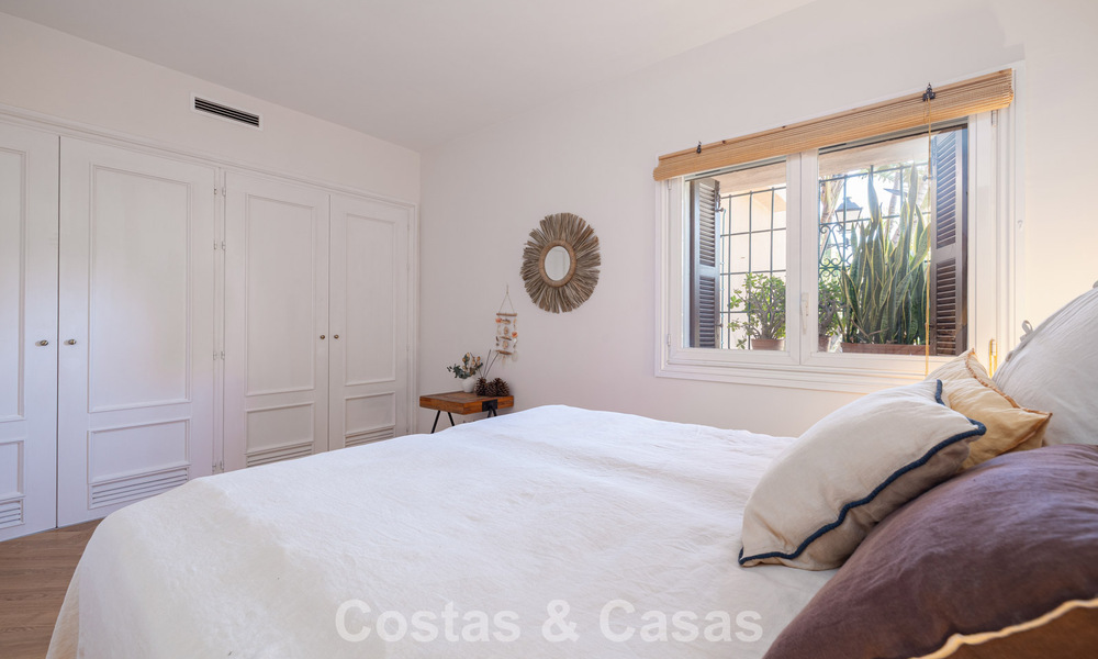 Volledig gerenoveerd appartement met panoramisch zeezicht te koop in de golfvallei van Nueva Andalucia, Marbella 806171