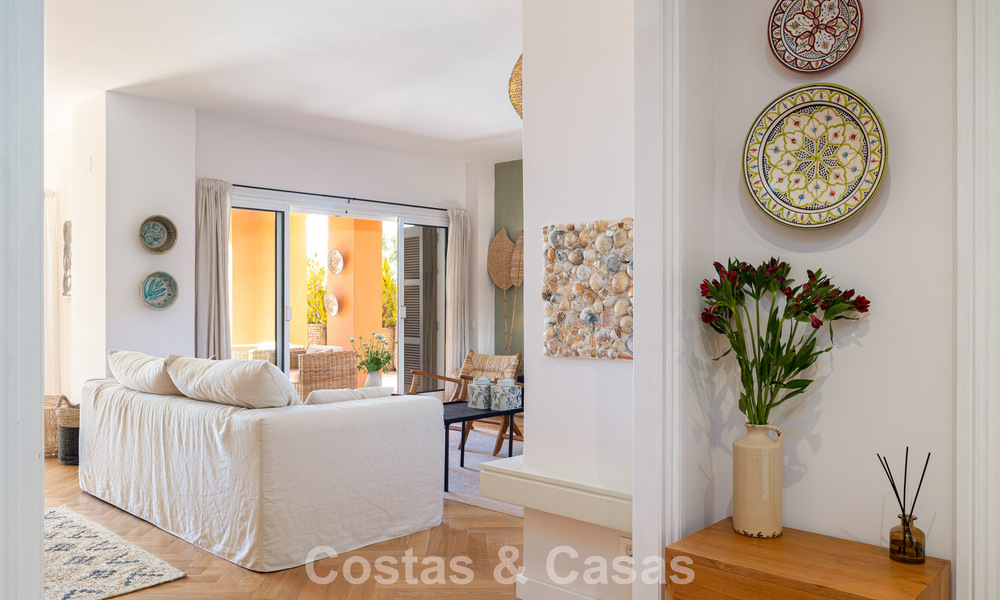 Volledig gerenoveerd appartement met panoramisch zeezicht te koop in de golfvallei van Nueva Andalucia, Marbella 806174