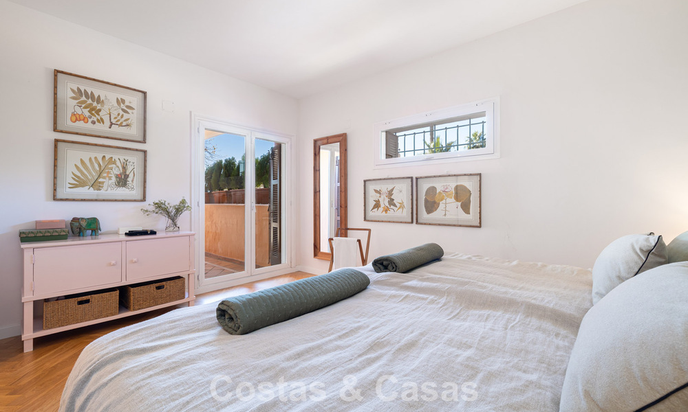 Volledig gerenoveerd appartement met panoramisch zeezicht te koop in de golfvallei van Nueva Andalucia, Marbella 806178
