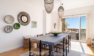 Volledig gerenoveerd appartement met panoramisch zeezicht te koop in de golfvallei van Nueva Andalucia, Marbella 806181 